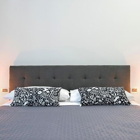 Апартаменты Appia Luxe - A Poche Fermate Del Centro Рим Экстерьер фото